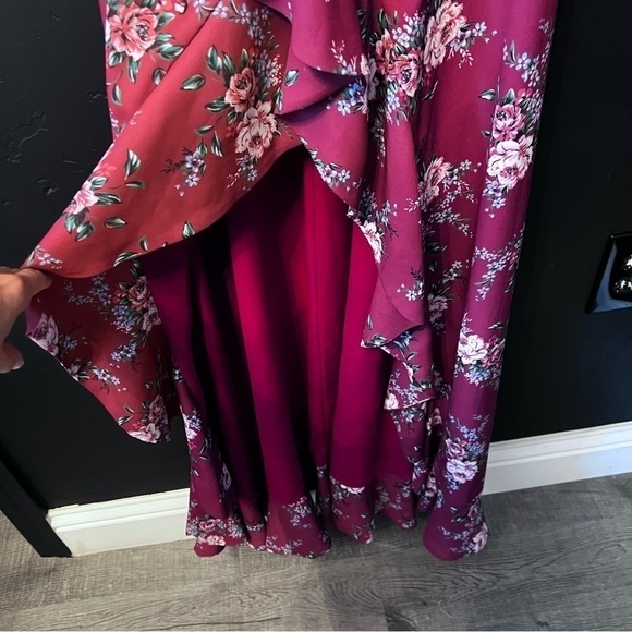 Fame & Partners Floral Ruffle Wrap Dress Size: 6 Color: burgundy/ floral print - Picture 9 of 12
